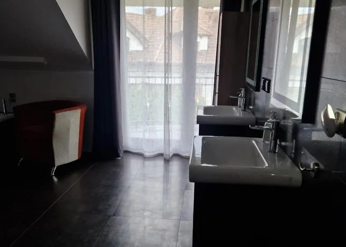 Szary Odpoczynek Na Pietrze - Wies Rum i privatbostad Pogorze